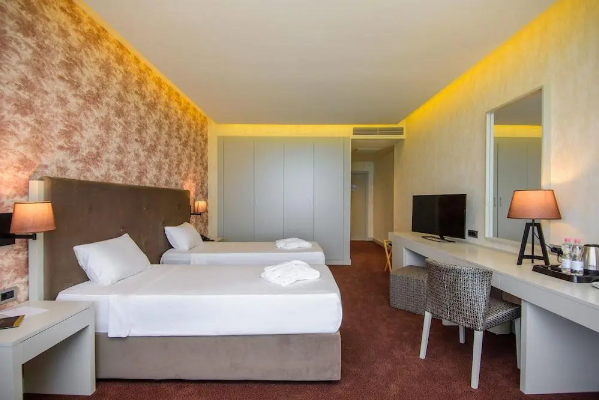 The Grand Gloria Отель