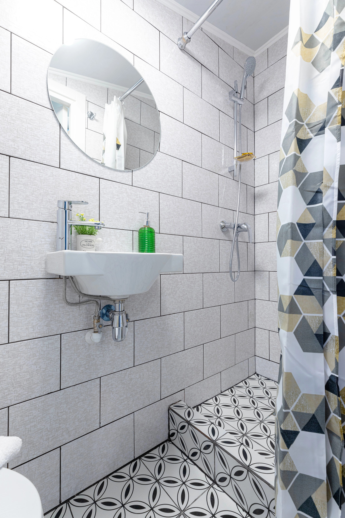 Апартаменты в мансарде LeoHotels на Лоцманской, 20