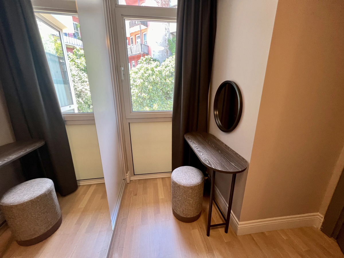 Отель Weingart Suites