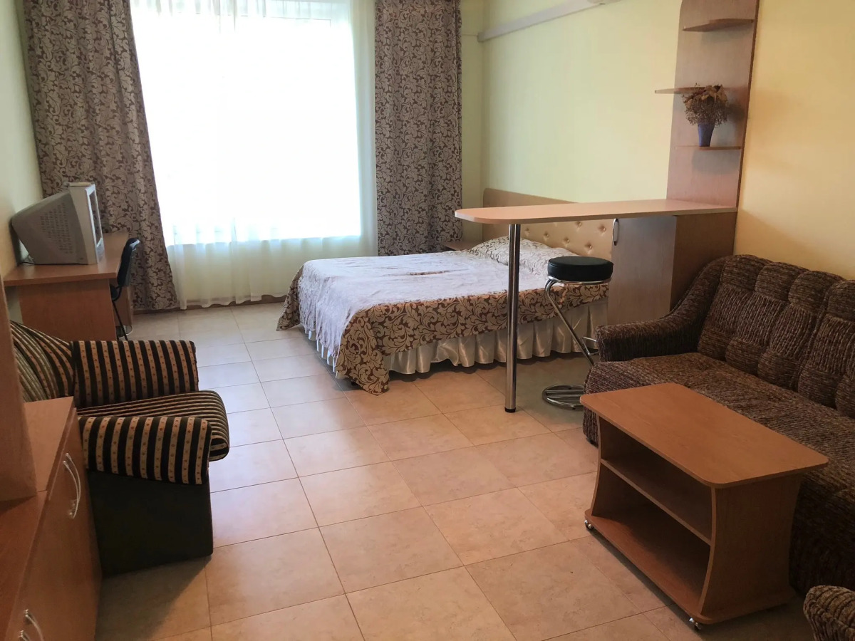 Отель Пчела