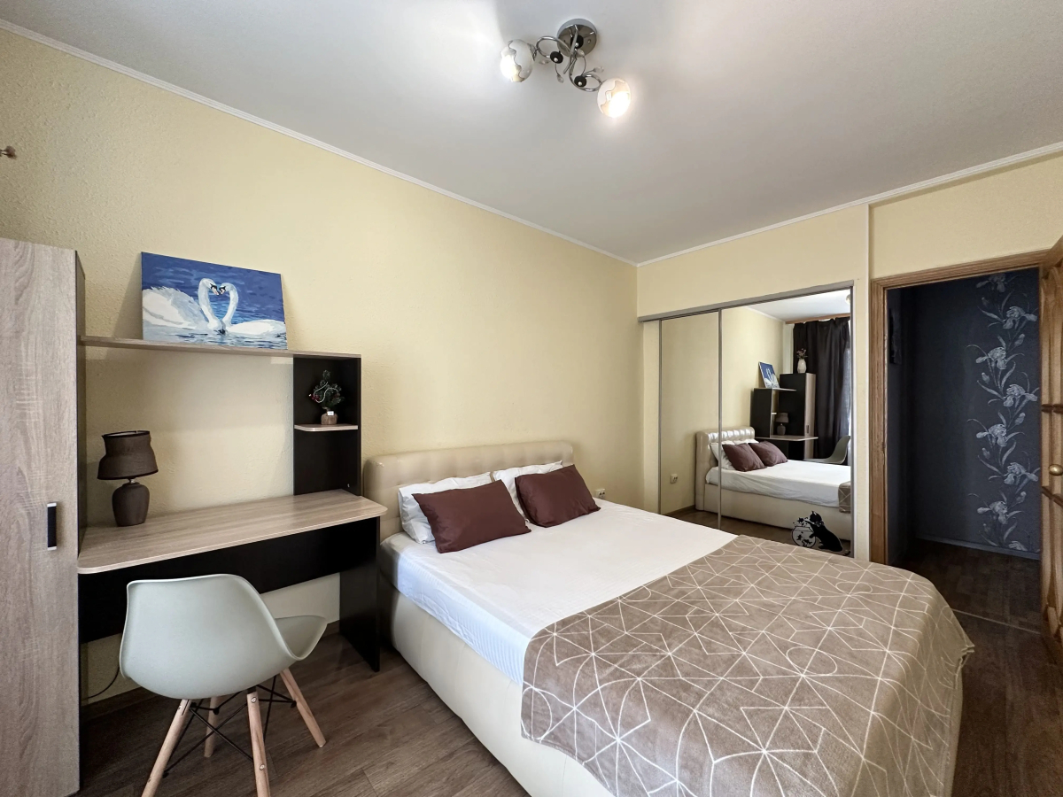 Апартаменты трехкомнатные на Океанском проспекте 140