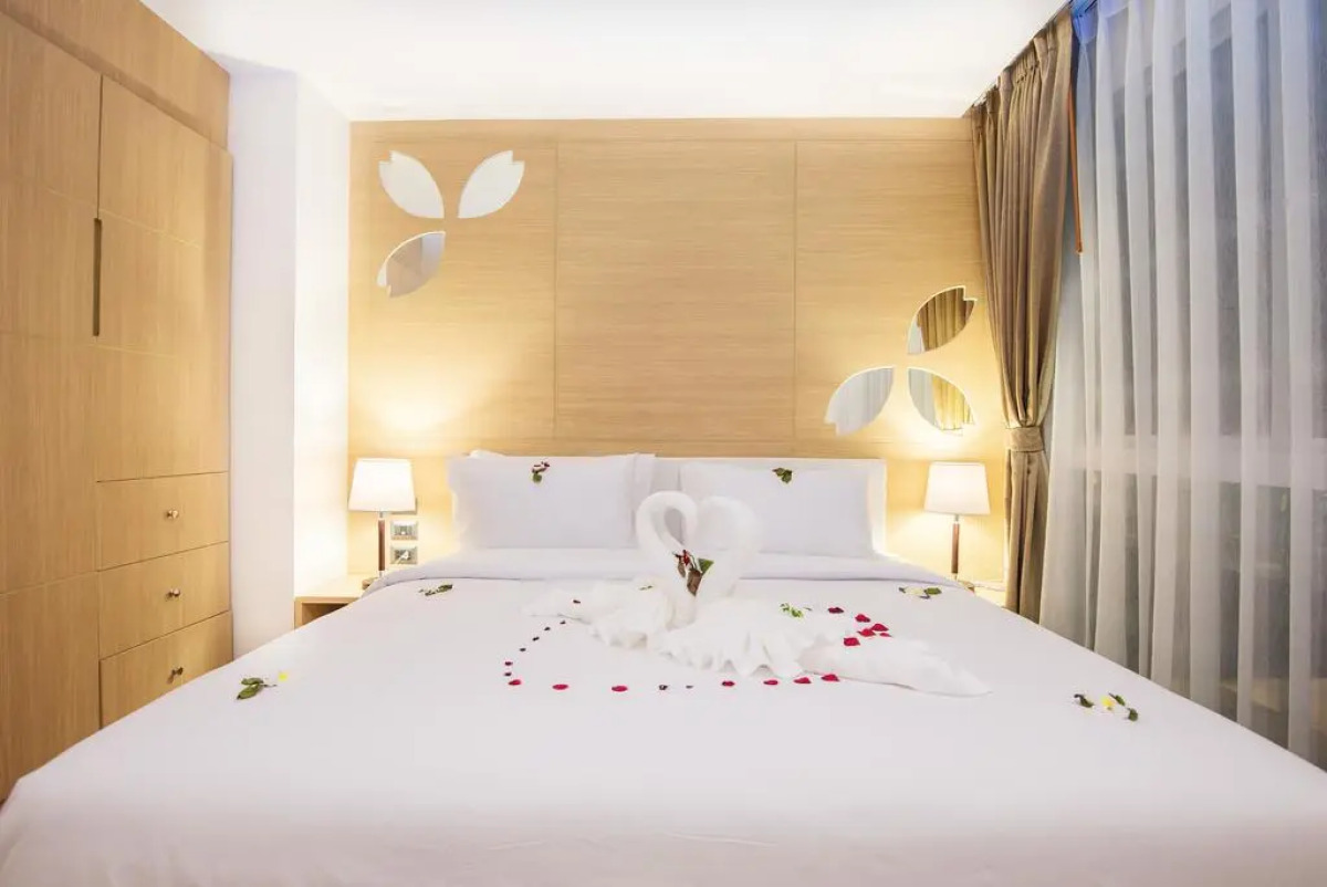 Отель Clarion Patong Beach