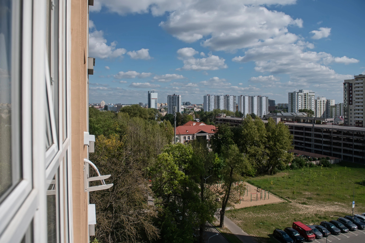 Апартаменты Студия у Станции Метро Грушевка