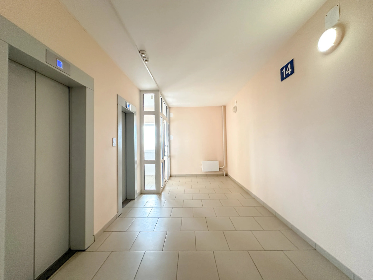 Квартира Трехкомнатная Оптимистов 9