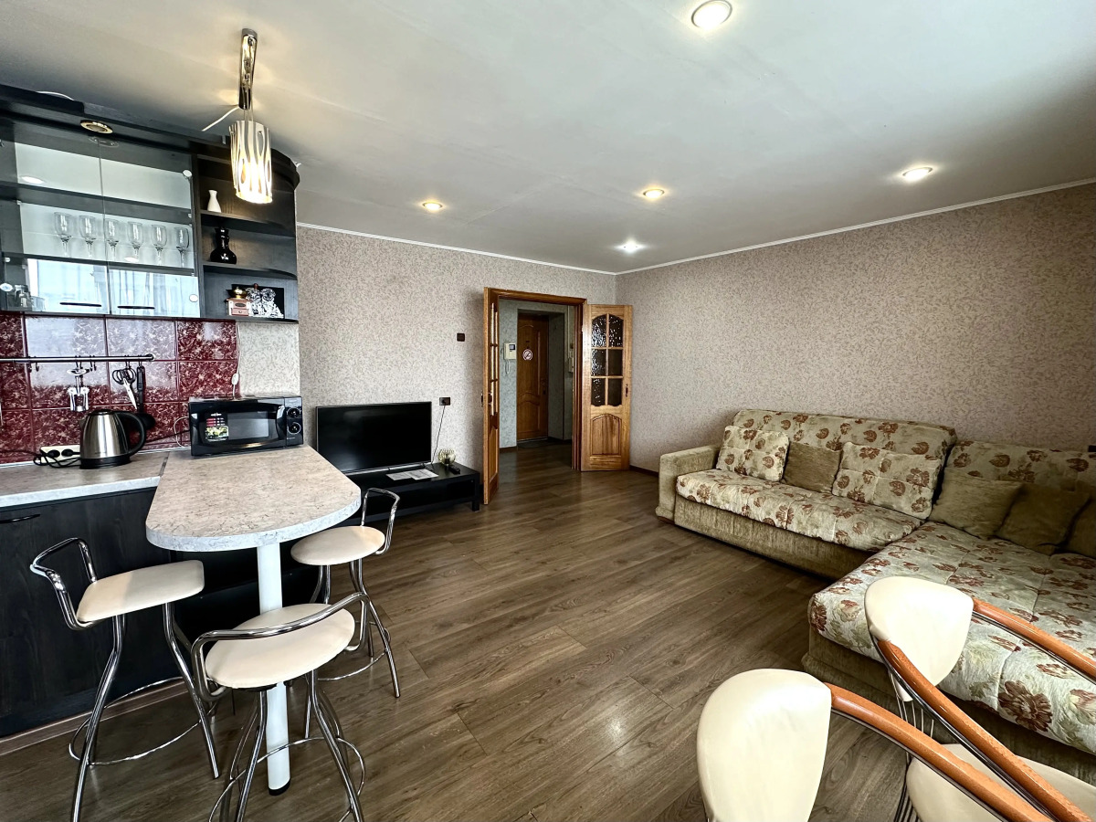 Апартаменты 3х комн на Бестужева 15 в 10 минутах от ЖД вокзала