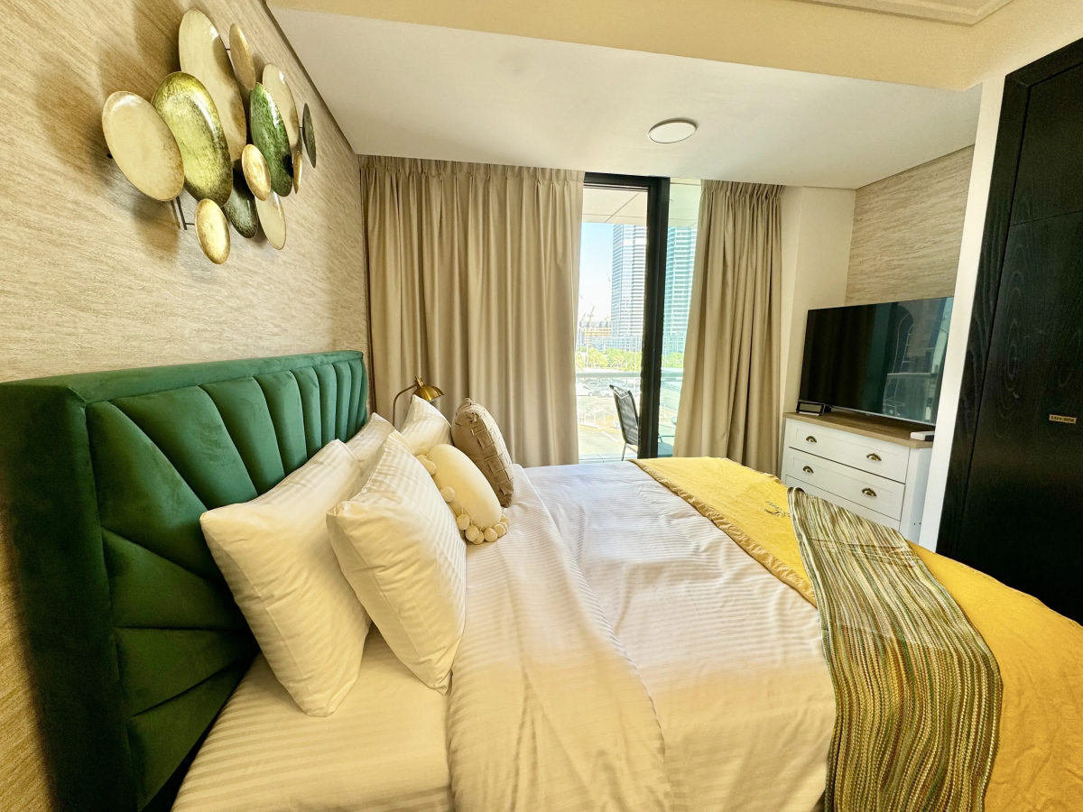 Апартаменты Cosmos Living Sleek and Stylish GCV2