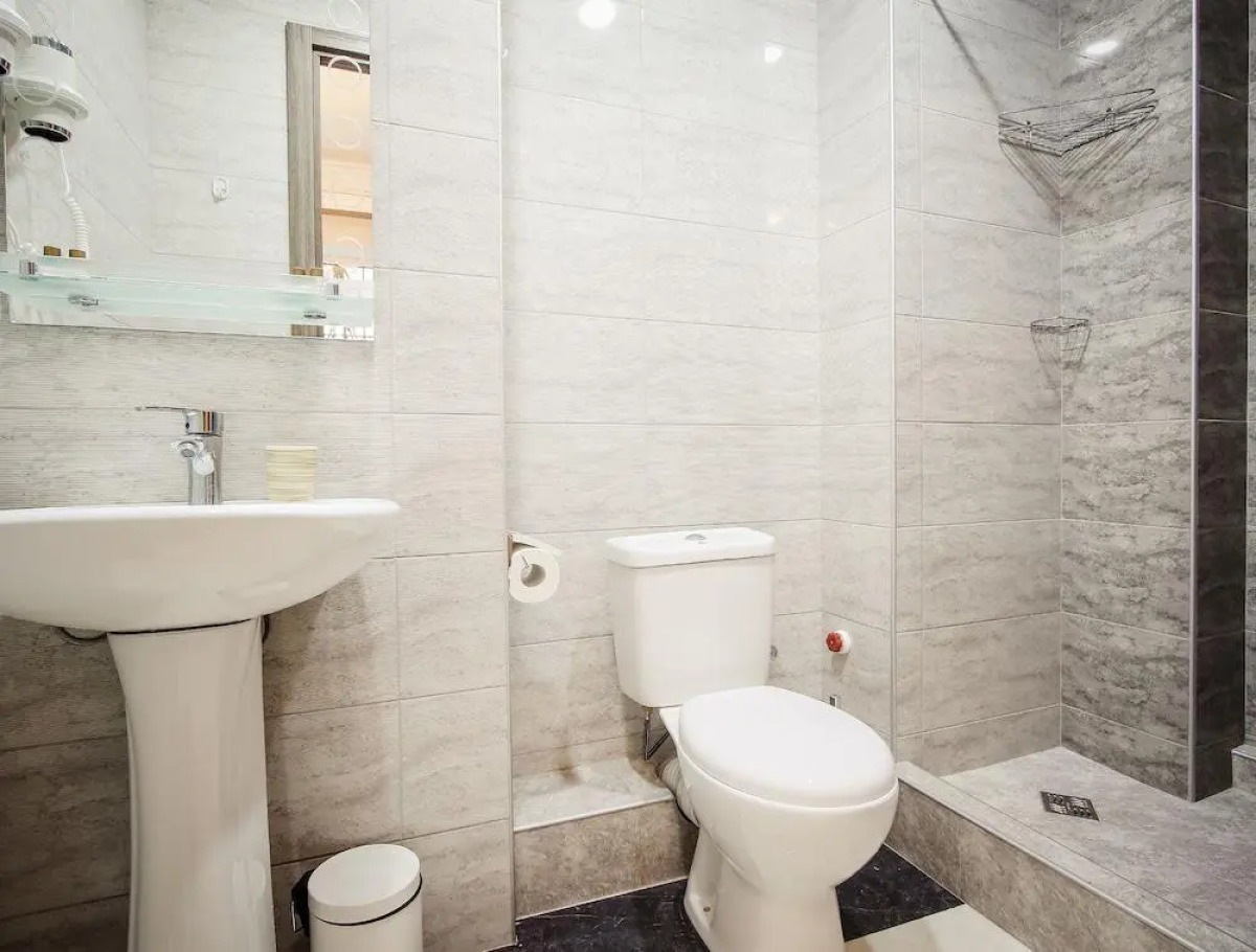 Отель Toma's House