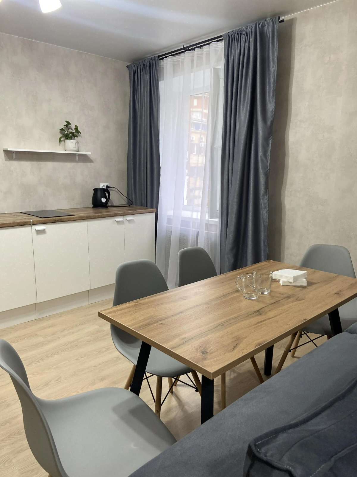 Квартира студия в центре города 50 оттенков серого