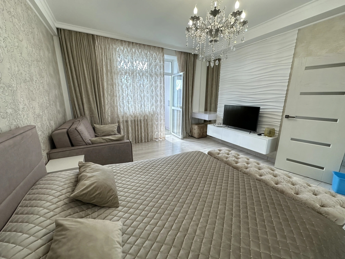 Апартаменты Чкалова 37 на четвертом этаже с лоджией