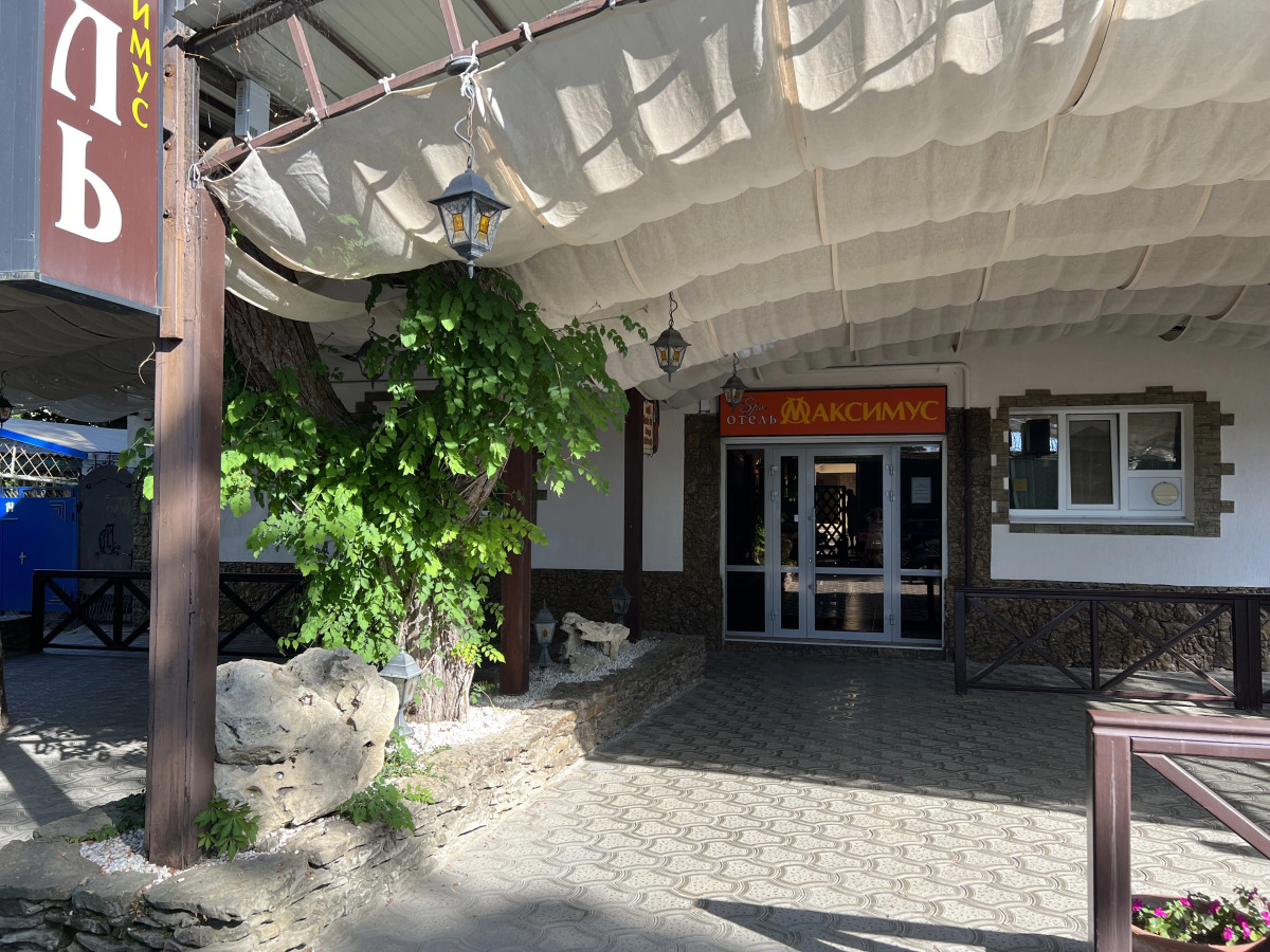 Отель Максимус