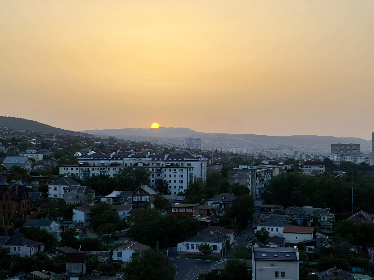 Апартаменты UzorApart Очаровательная студия в центре с потрясающим видом на закат