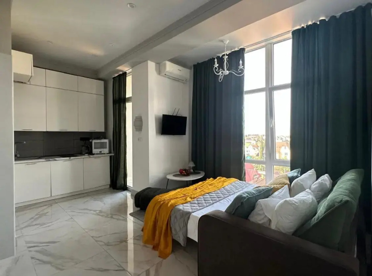 Море квартир уютная студия с панорамными окнами в центре Адлера 3