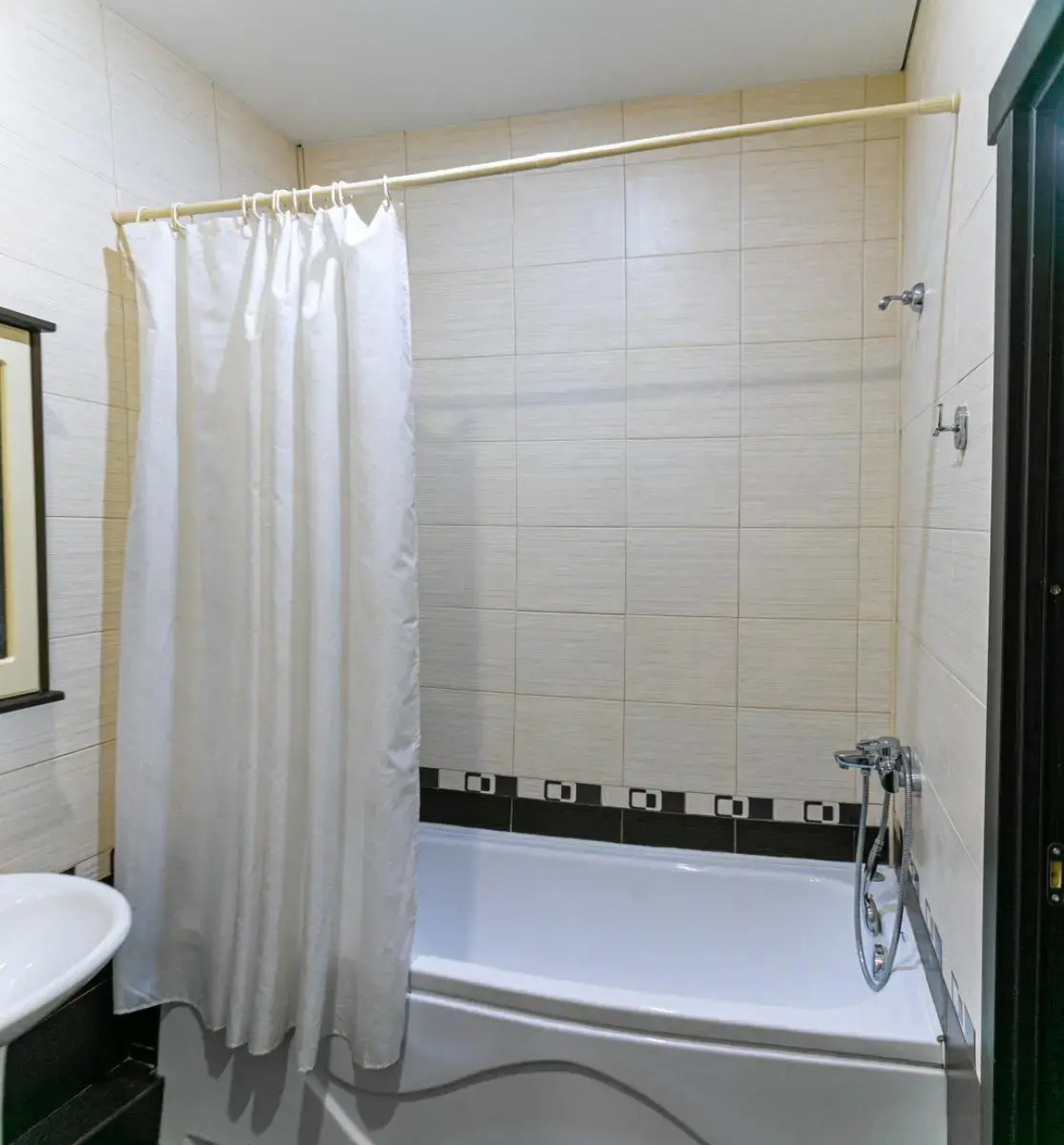 Апартаменты однокомнатные (97) Серебровская 91