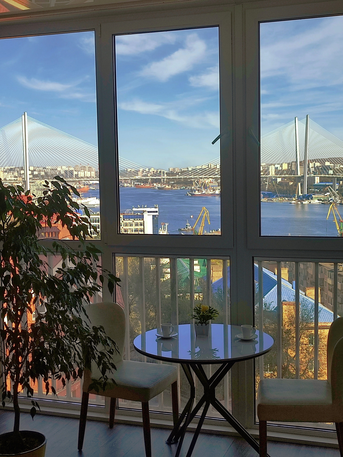 Апартаменты Шикарные В центре с видом на Золотой мост и Русский мост