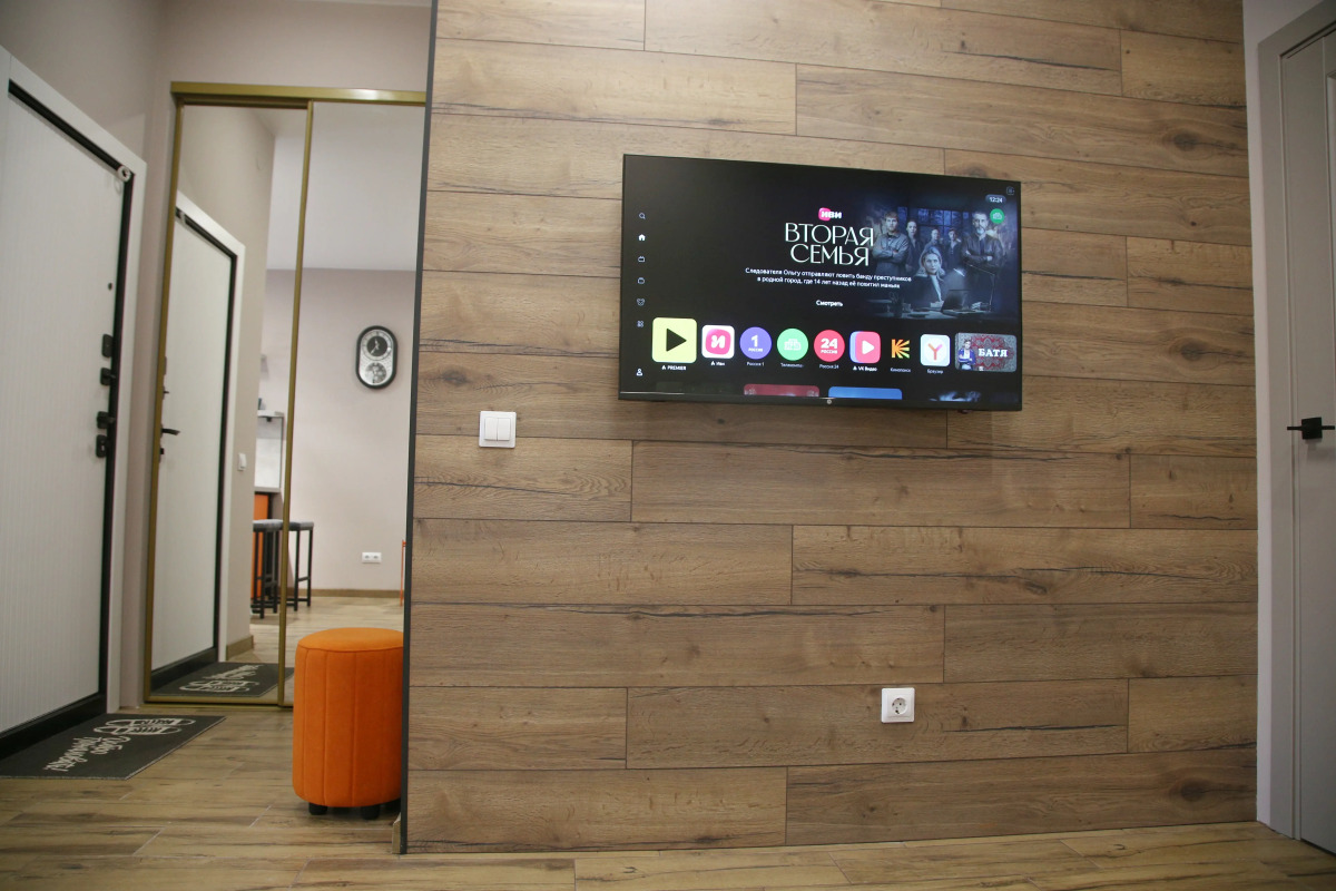 Апартаменты Уорхол - апельсин и капучино в интерьере с собственным двориком для BBQ в 10 минутах от центра