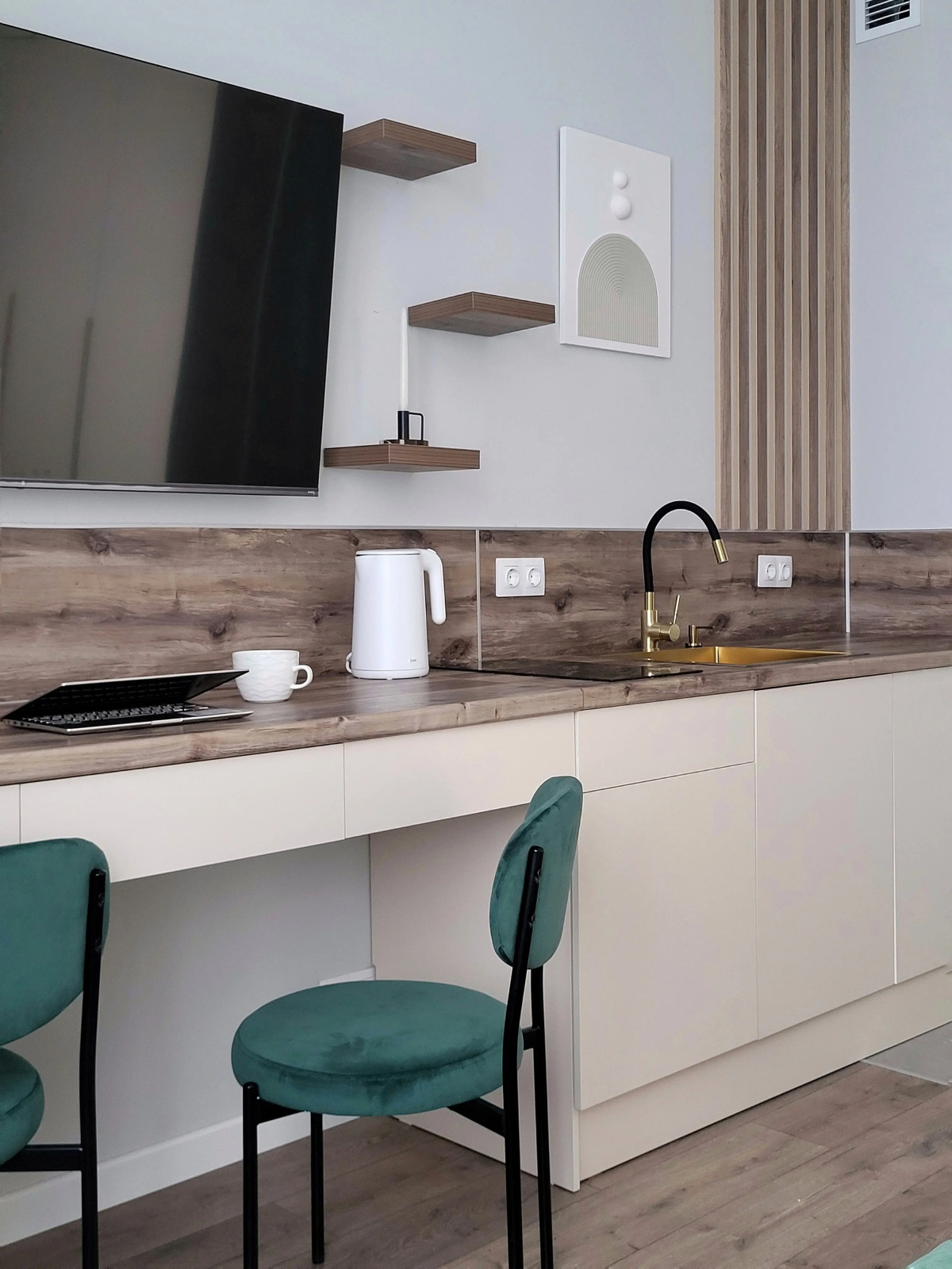 Апартаменты в Небоскрёбе Afi Tower