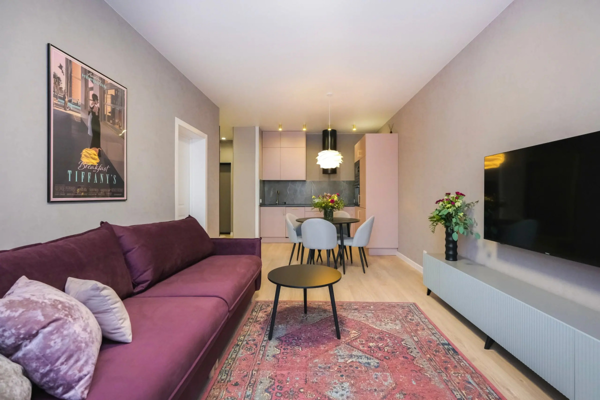 Большая Однокомнатная Квартира с Видом на Реку и Новым Ремонтом