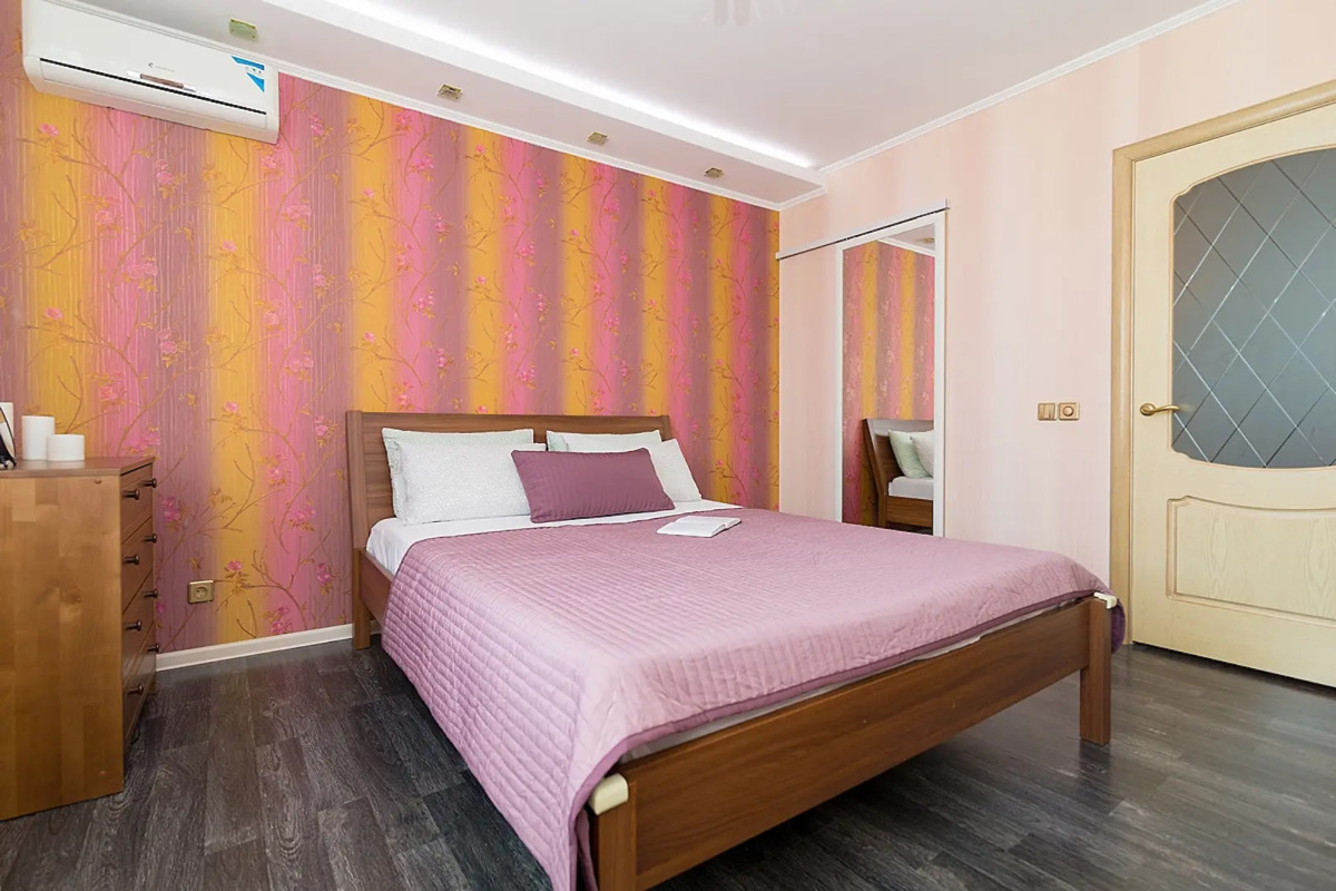 Апартаменты двухкомнатные с видом на Волгу на ул.К.Маркса 44, м.Стрелка. Сова-Дом