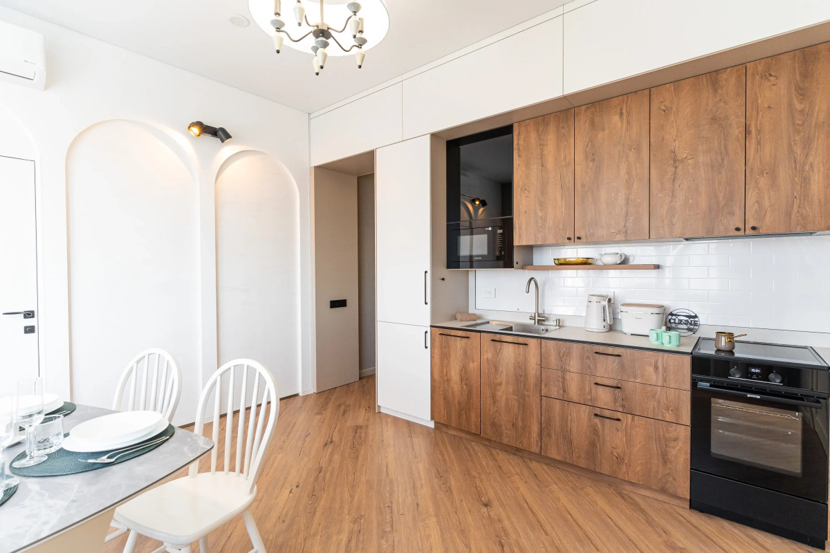 Апартаменты трехкомнатные с панорамным видом на город и море в центре Новороссийска от LetoApart