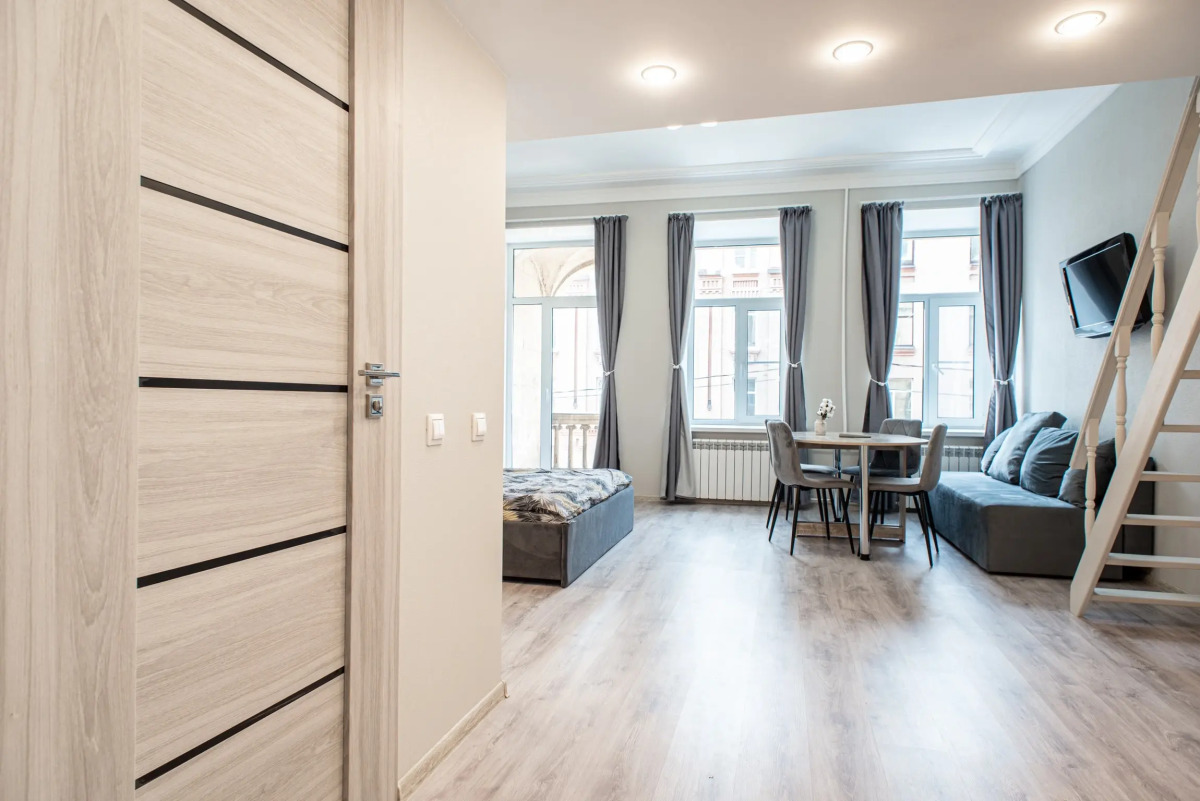 Квартира Стильная Евродвушка с Балконом в Центре Петроградской