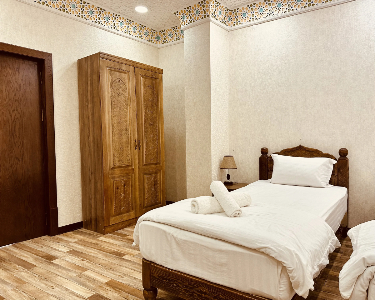 Отель Ayvan Plaza