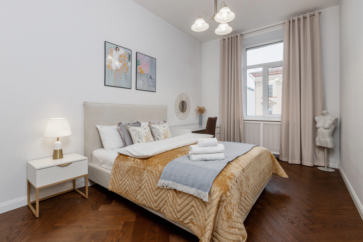 Апартаменты 4-комнатные HomeApart К.Маркса, 30