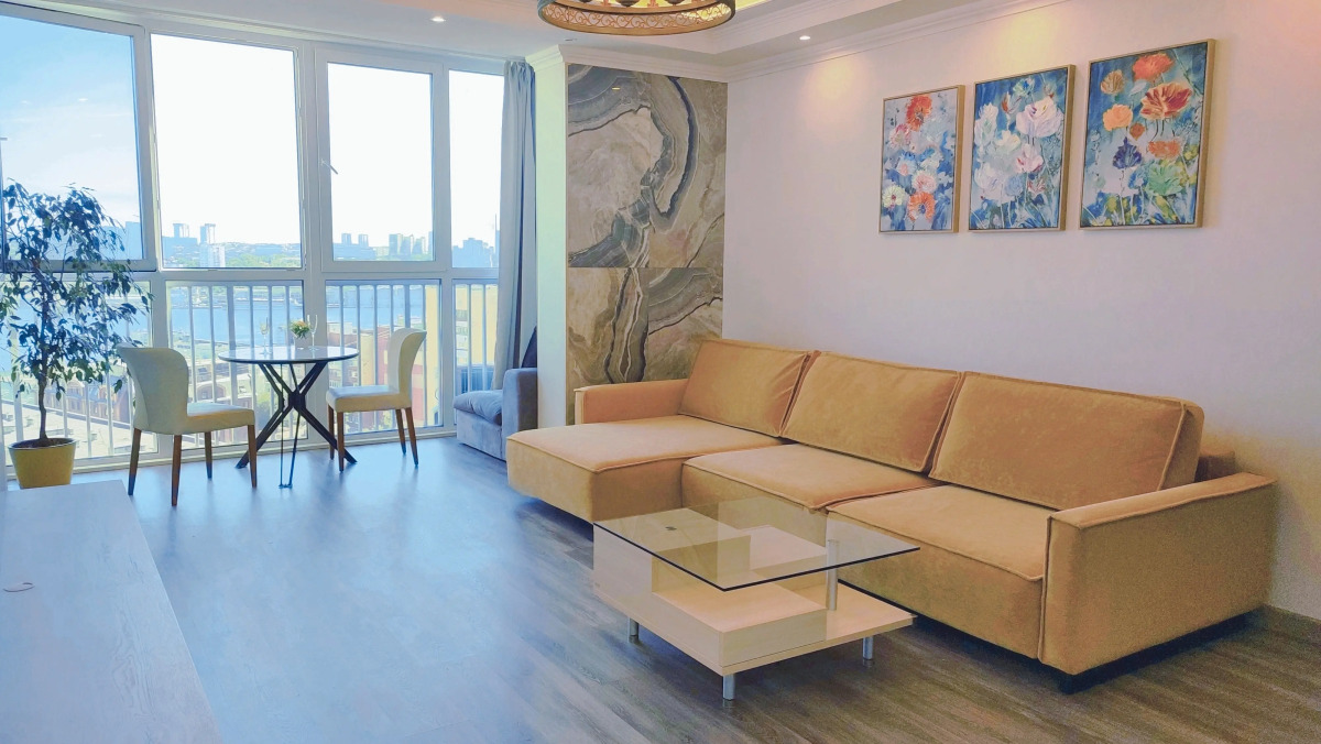 Апартаменты Шикарные В центре с видом на Золотой мост и Русский мост