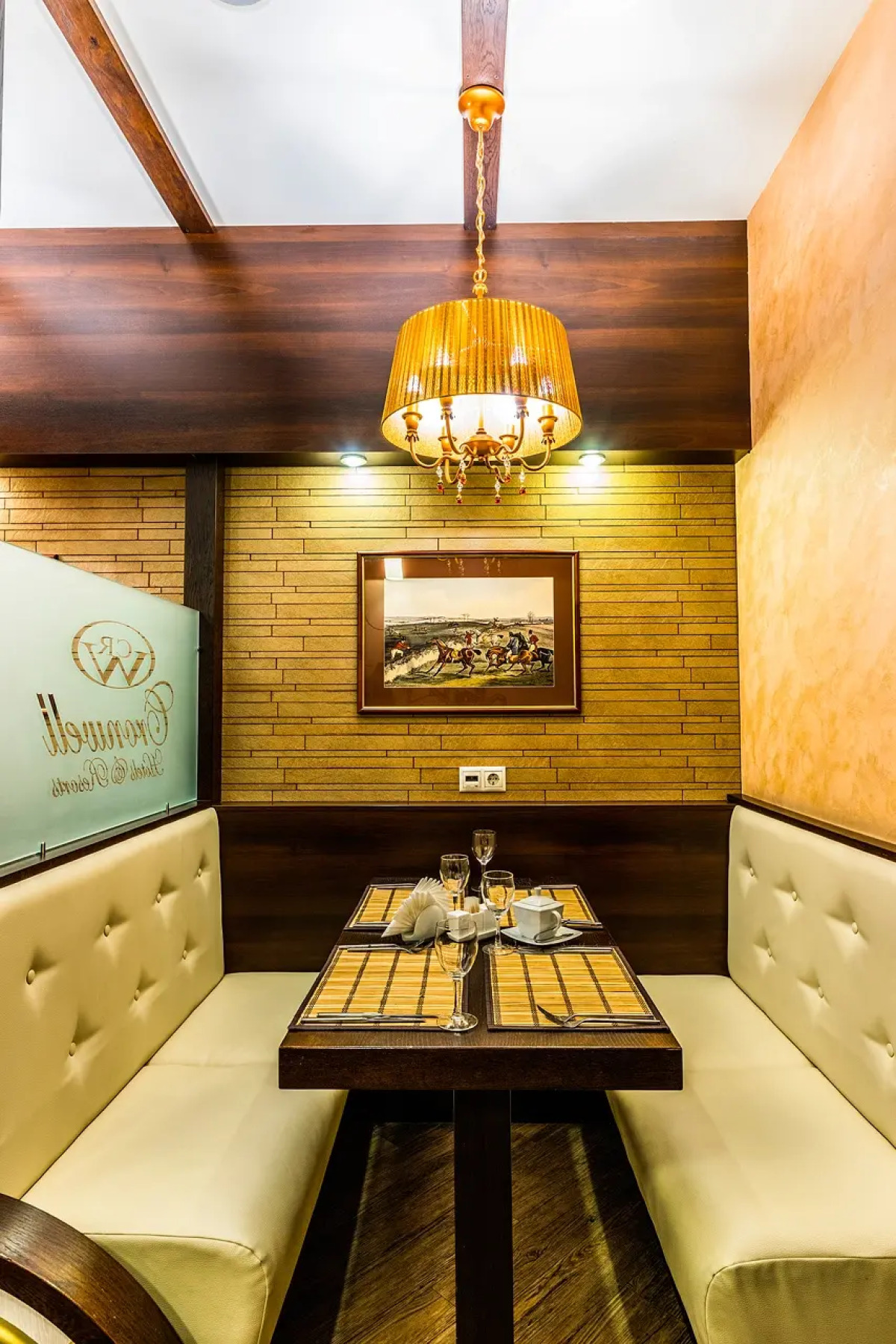 Отель Cronwell Inn Стремянная