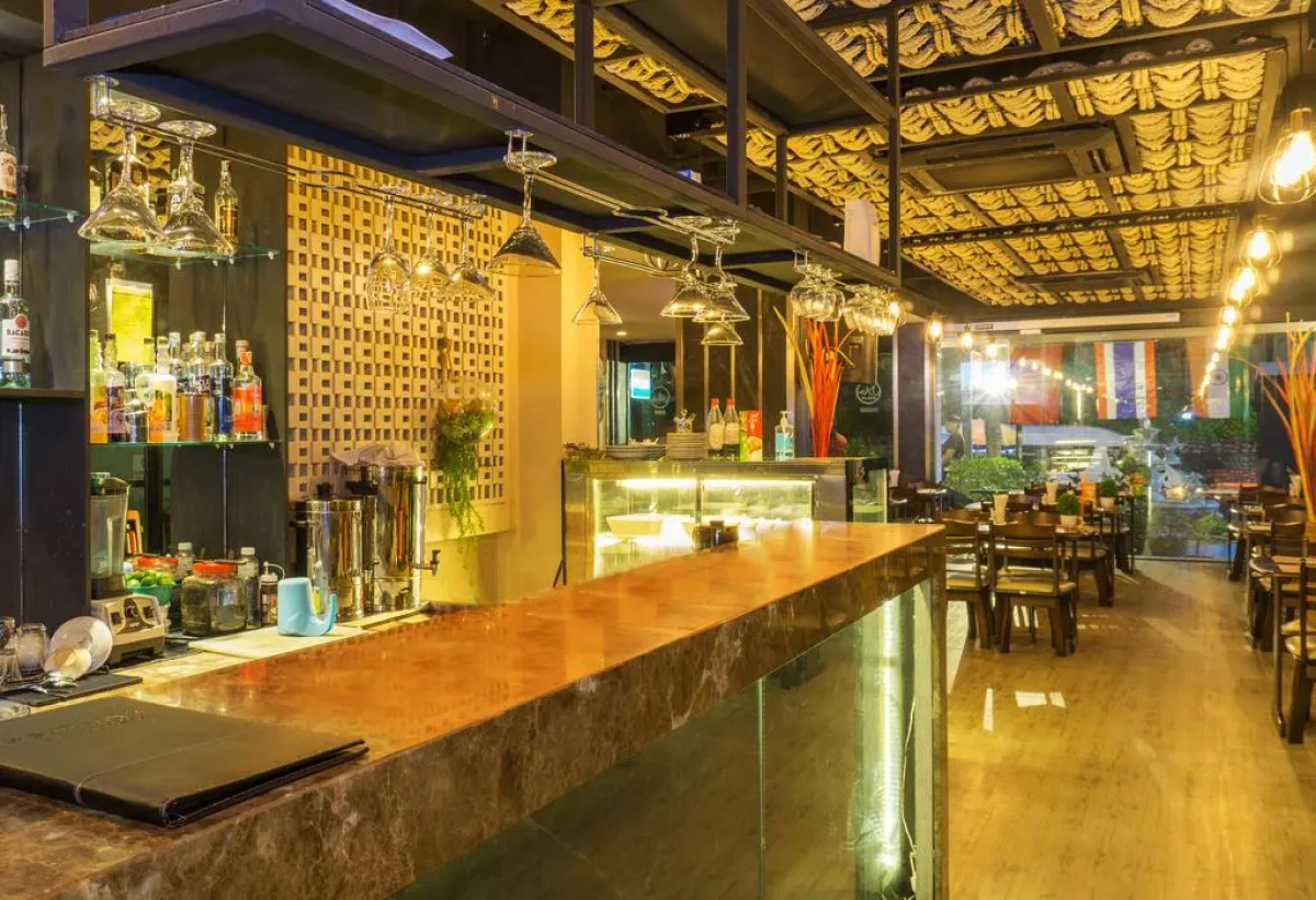 Отель Clarion Patong Beach