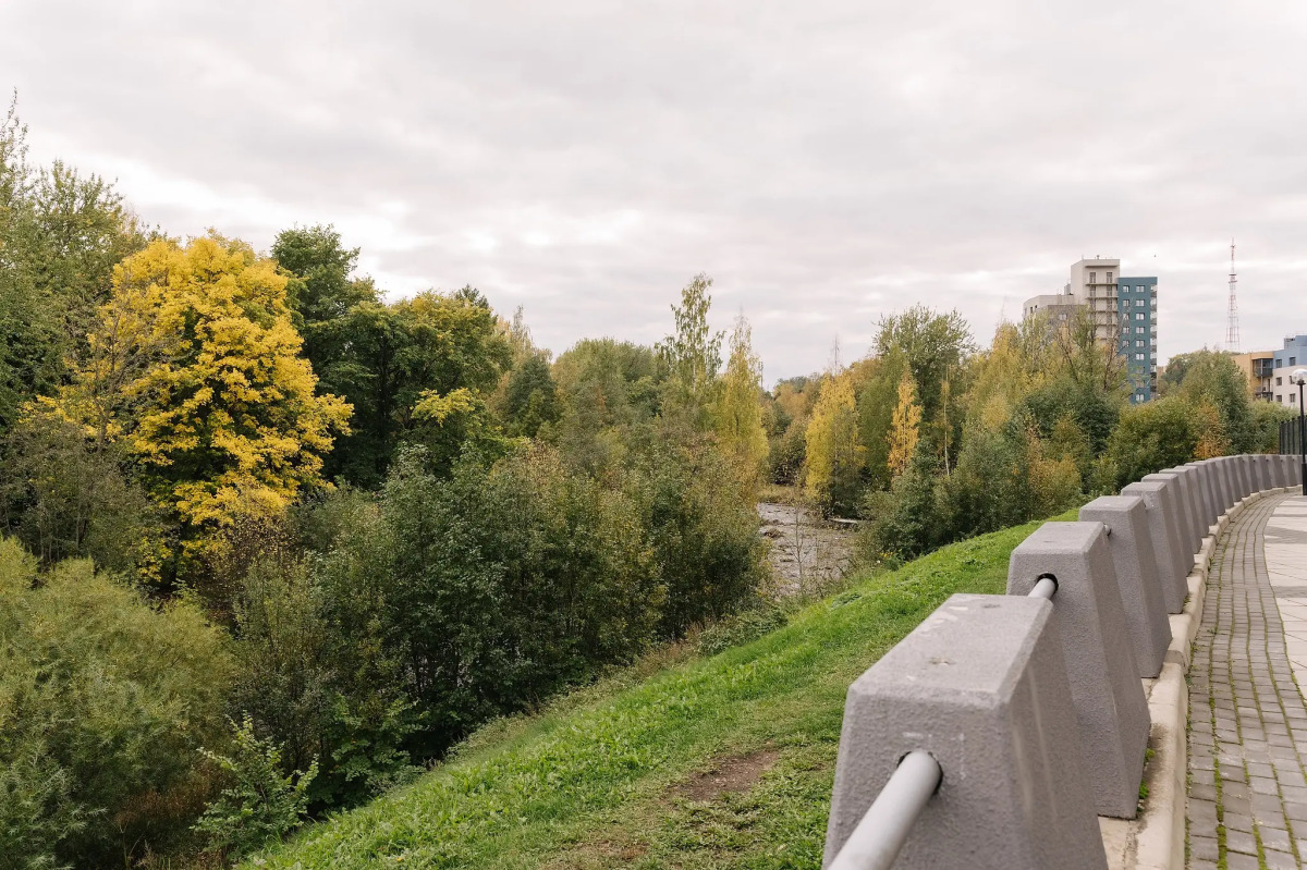 Апартаменты 9 ночей с видом на речку на Коммунальной 1