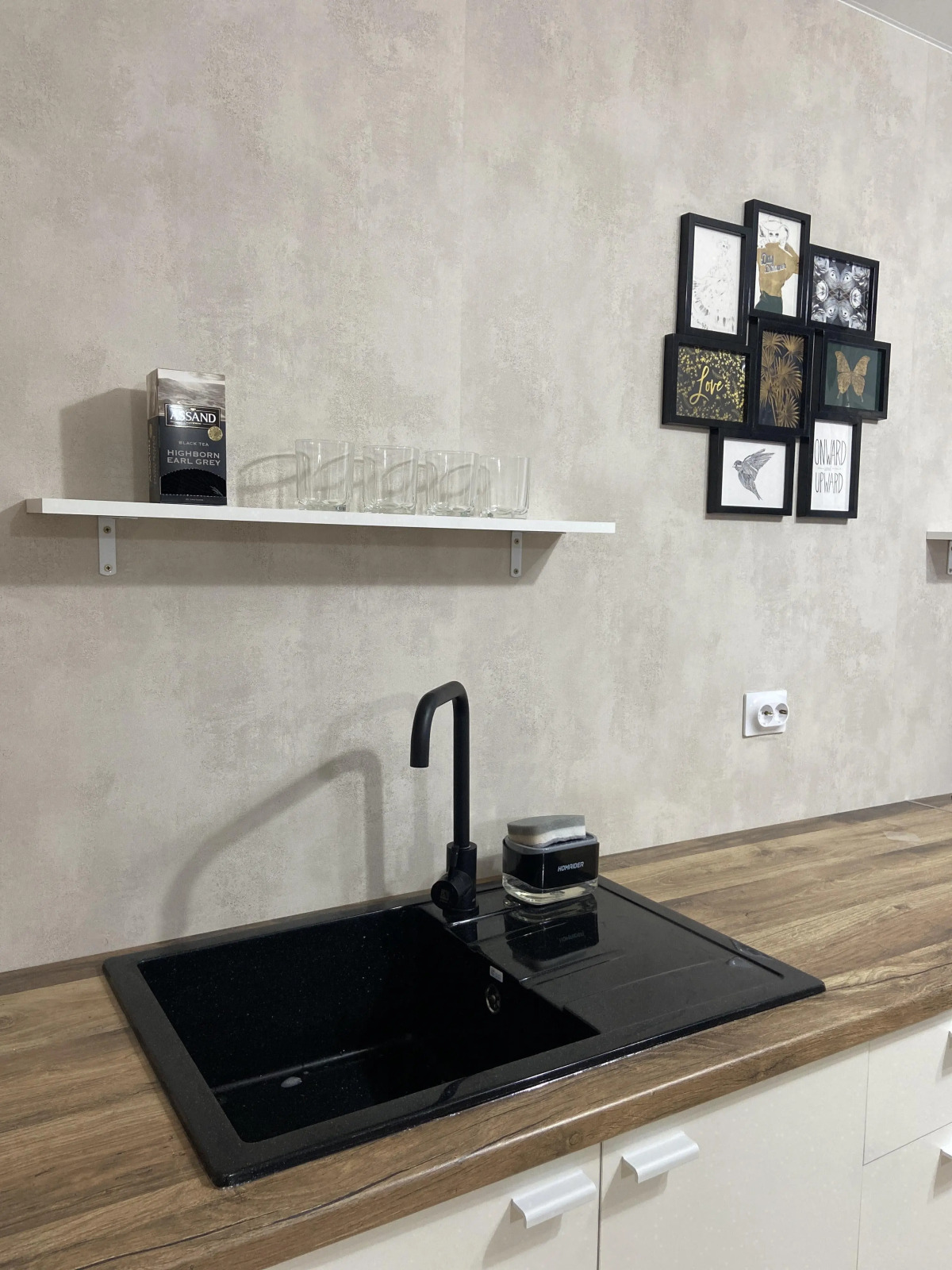 Квартира студия в центре города 50 оттенков серого