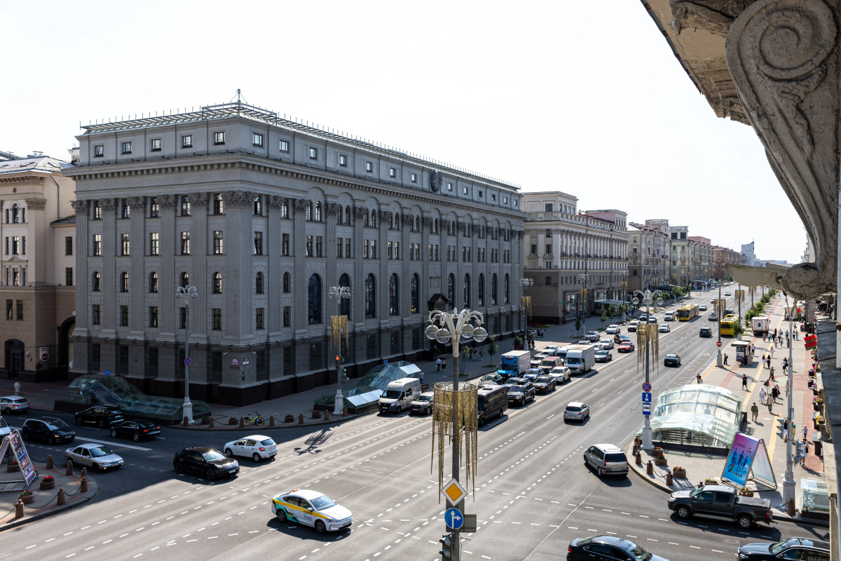 Квартира Трехкомнатная на Проспекте Независимости 23