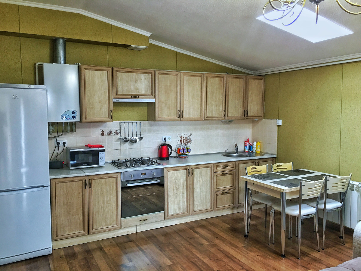 Представительская видовая двухкомнатная квартира с балконами на Набережной Ялты