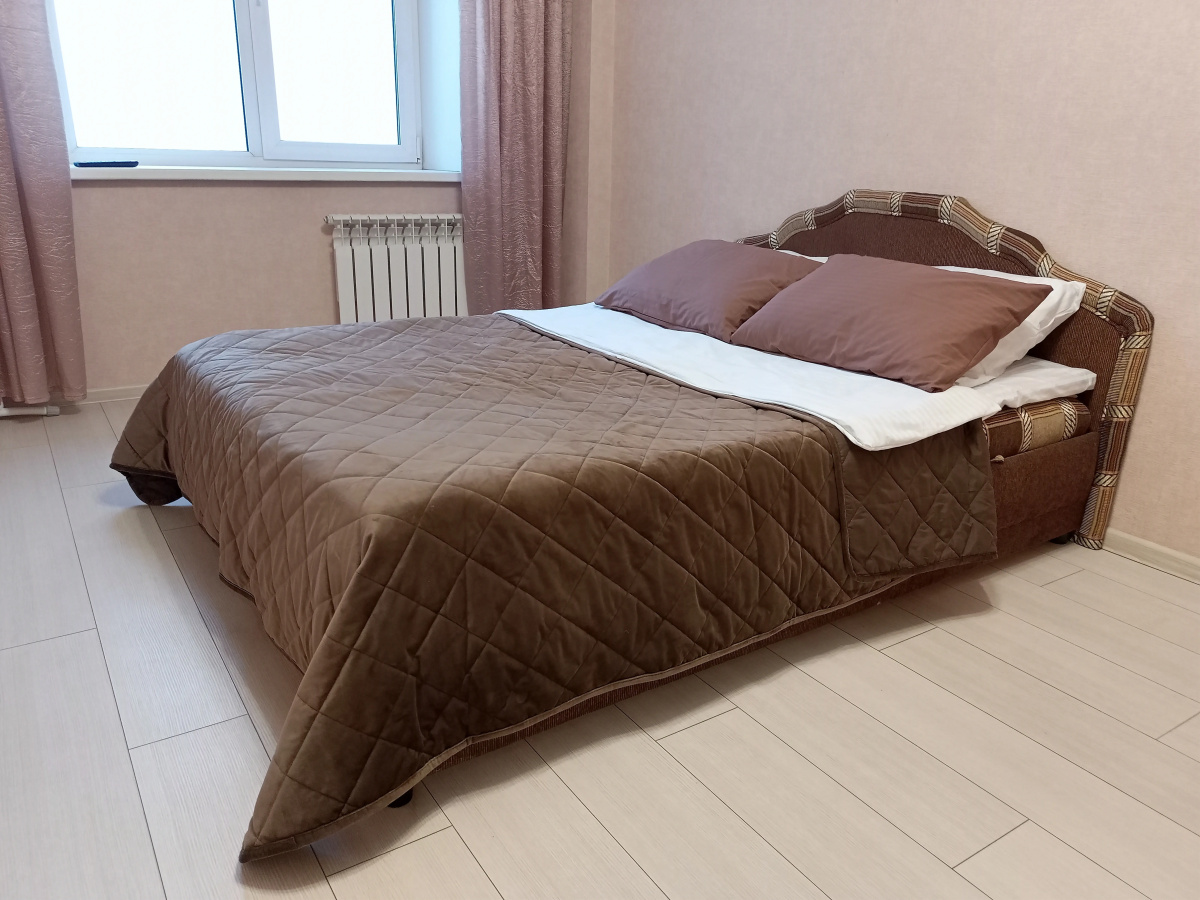 Квартира Кирова 120А оранжевая квартира