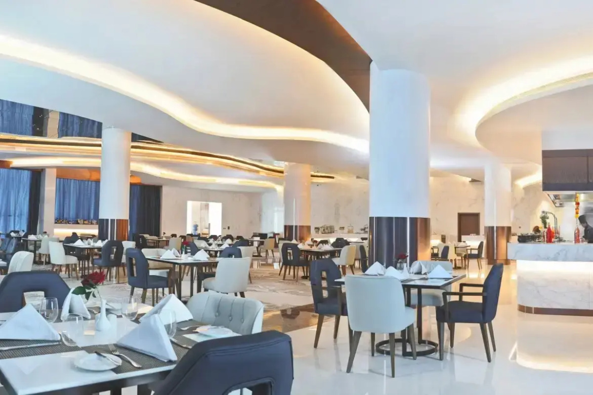 Курортный отель Royal M Al Aqah Beach Resort by Gewan