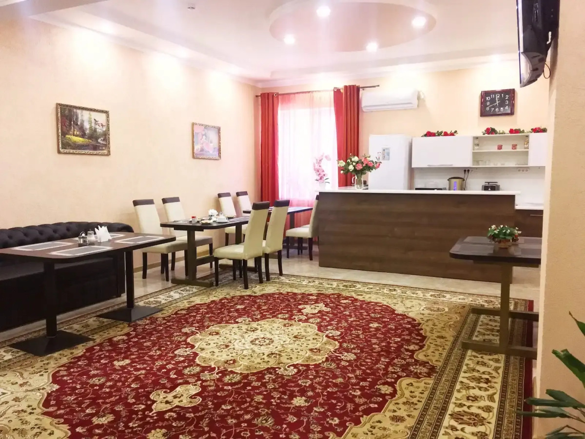 Отель Джулия