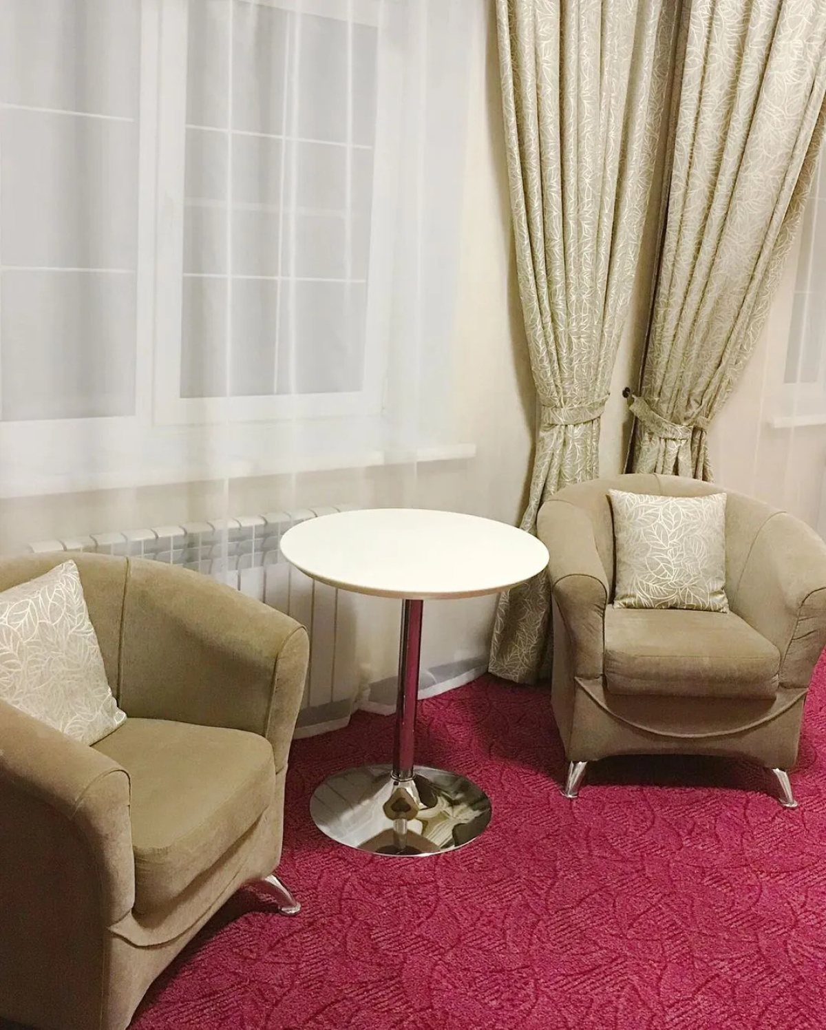 Отель Корона