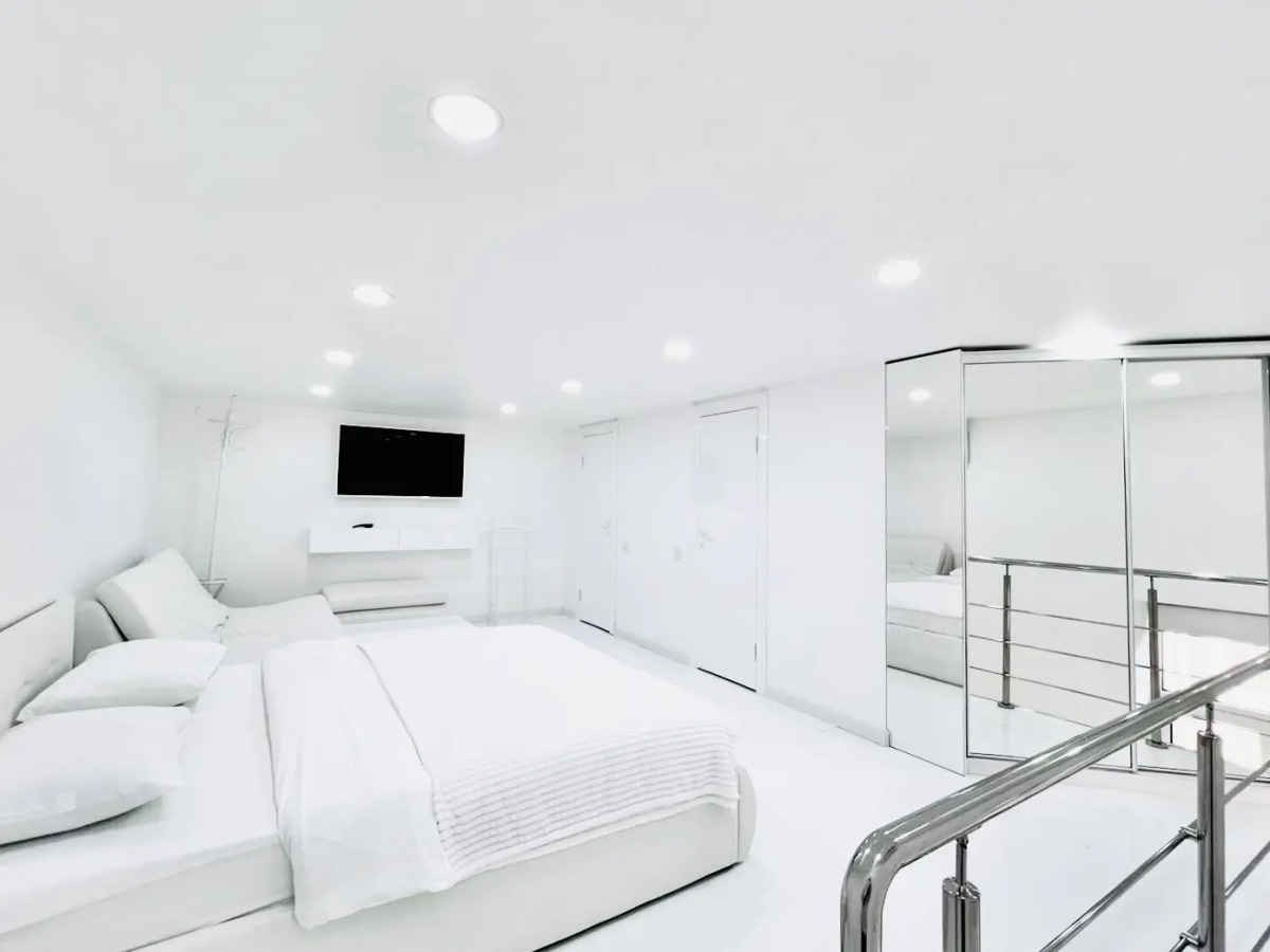 Апартаменты Двухъярусные Белоснежные на Невском 96