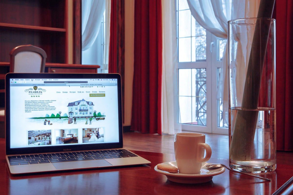 Отель Реавиль