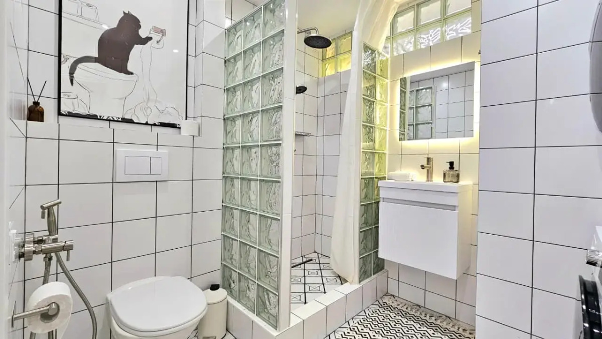 Квартира у Озера Кабан: Стильный Ремонт и Идеальное Расположение!