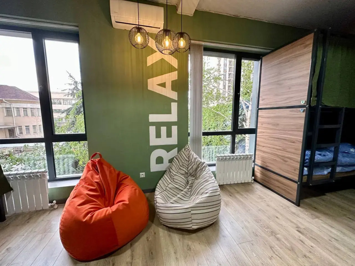 Хостел izzzi hostel Bishkek