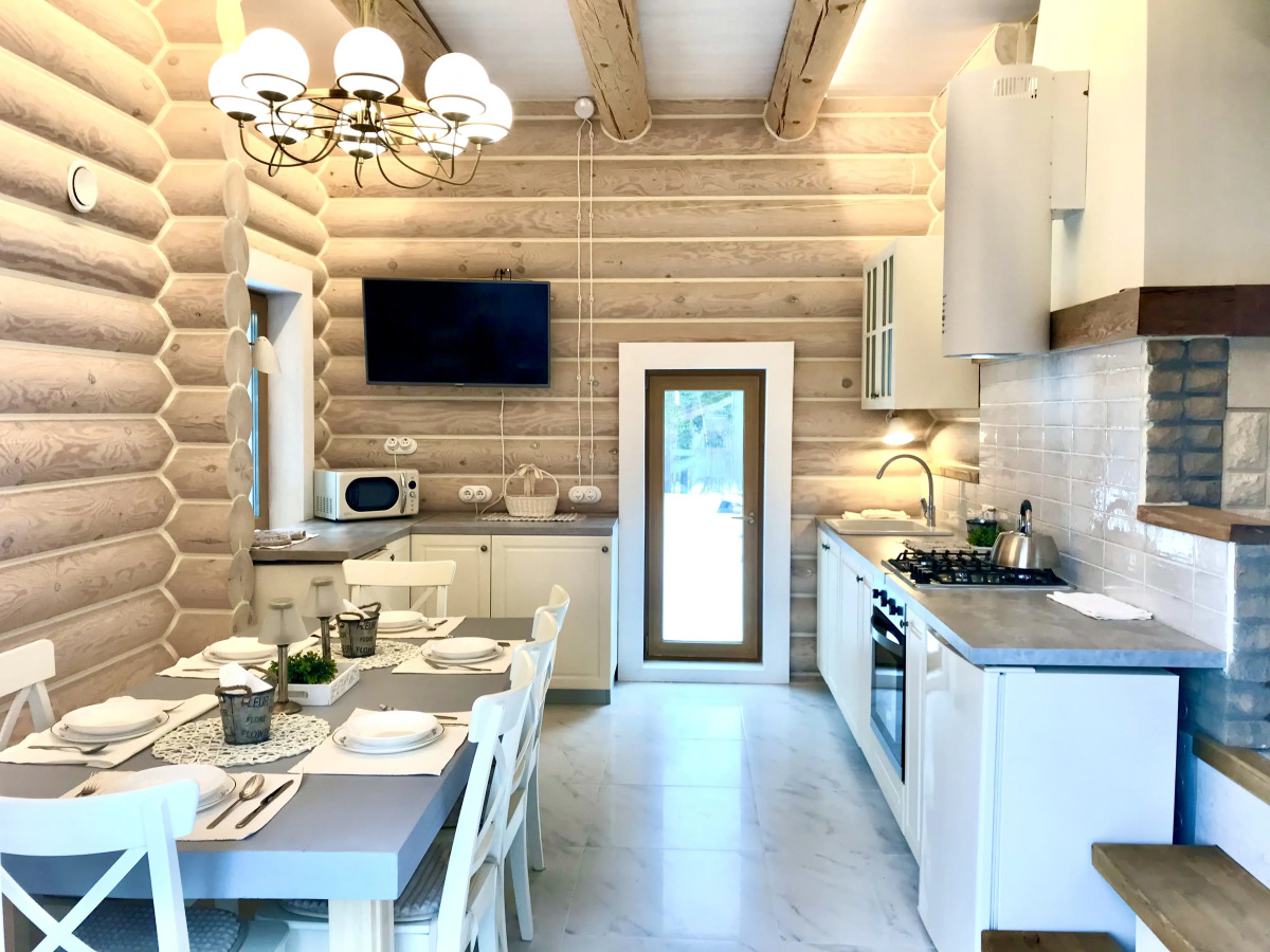 Шале на Скале с Видом на Озеро