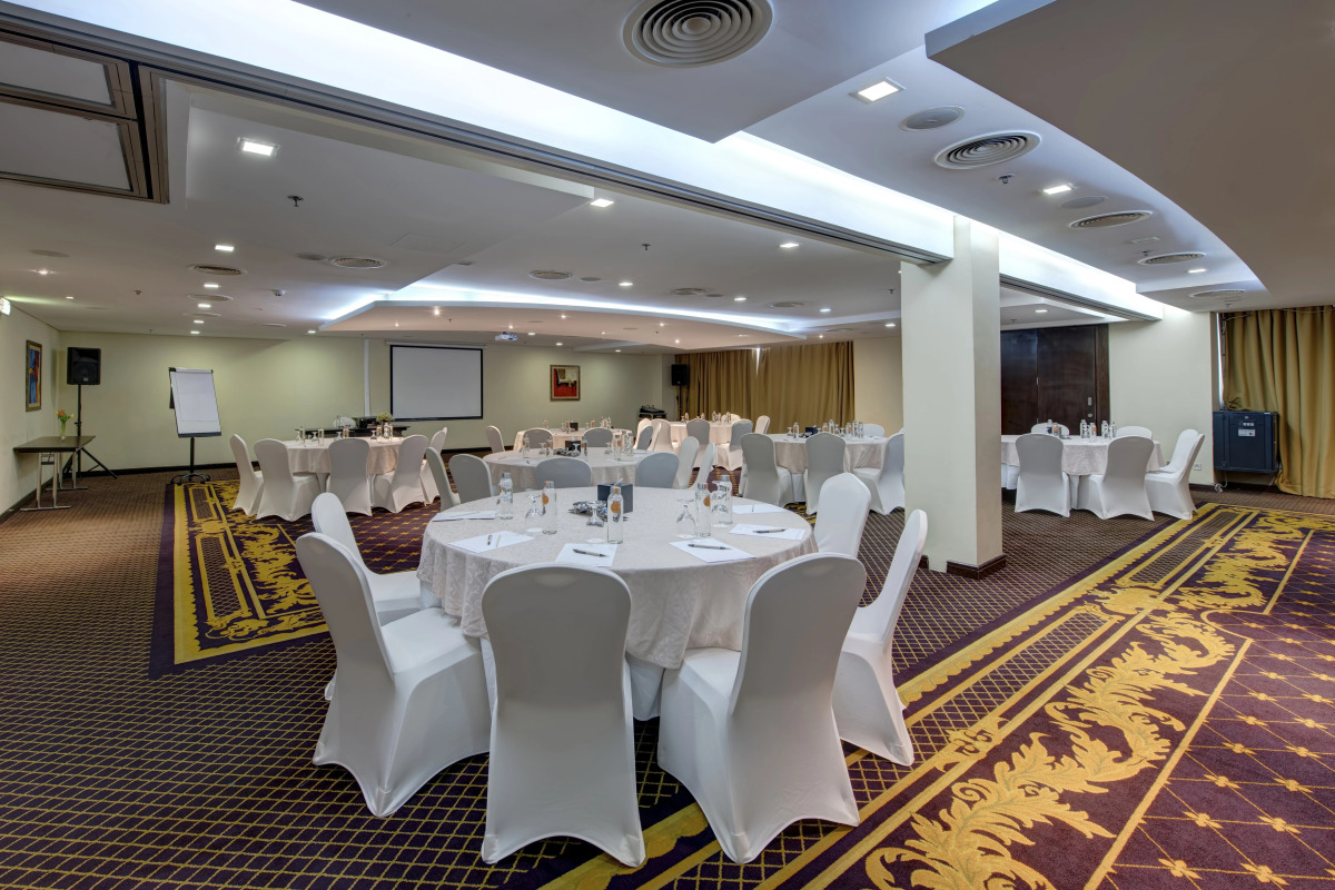 Отель Two Seasons Hotel & Apartments