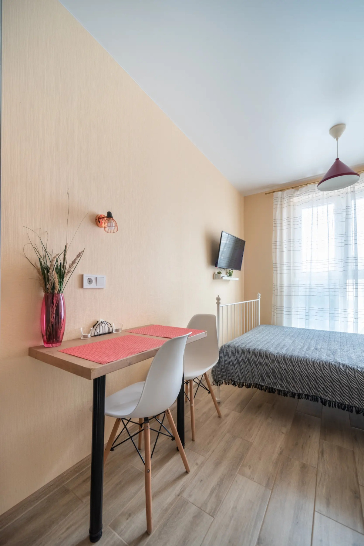 Студия с панорамными окнами