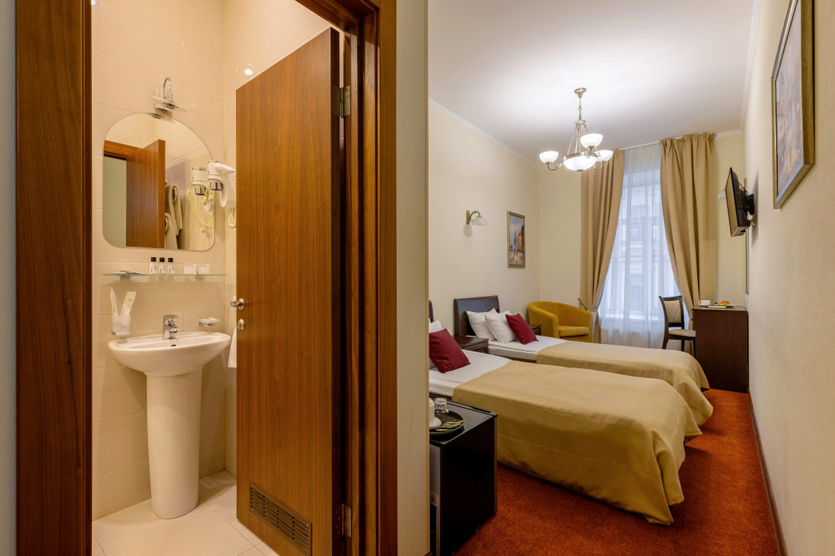 Ларго у Невского проспекта