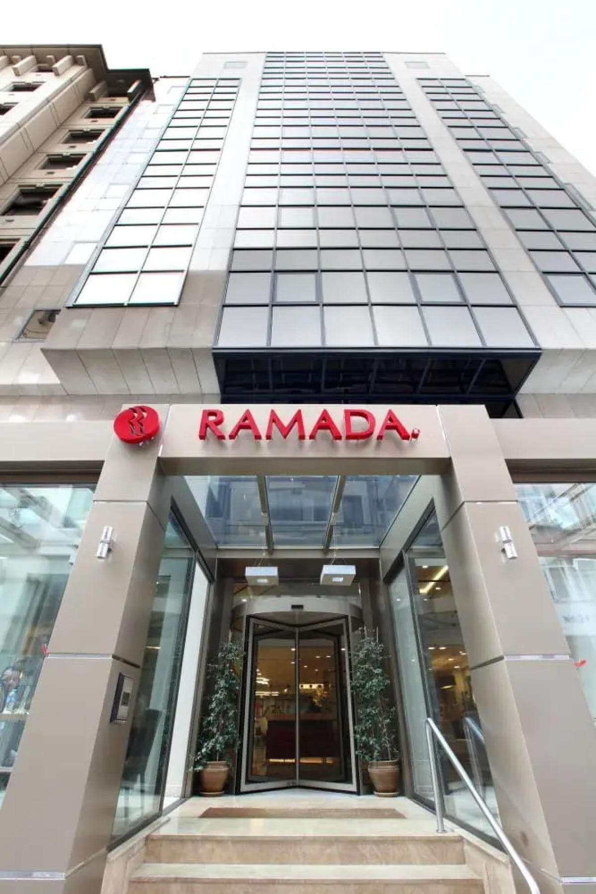 Отель Ramada By Wyndham Istanbul Taksim