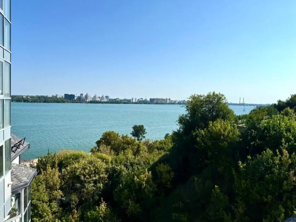 Квартира Неотель мансардная у Чернавского моста, Петровского сквера