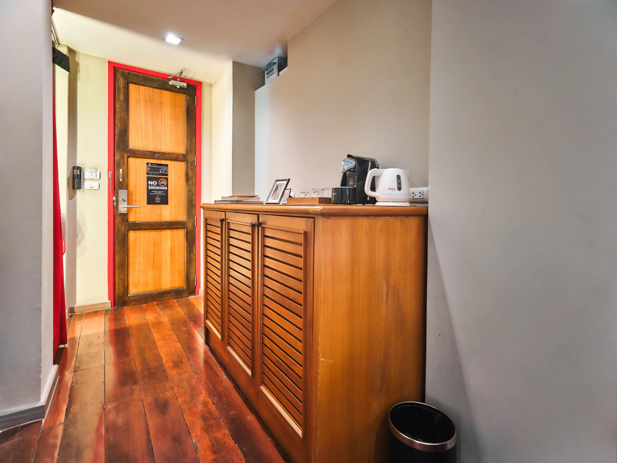 Отель Prince Theatre Heritage Stay