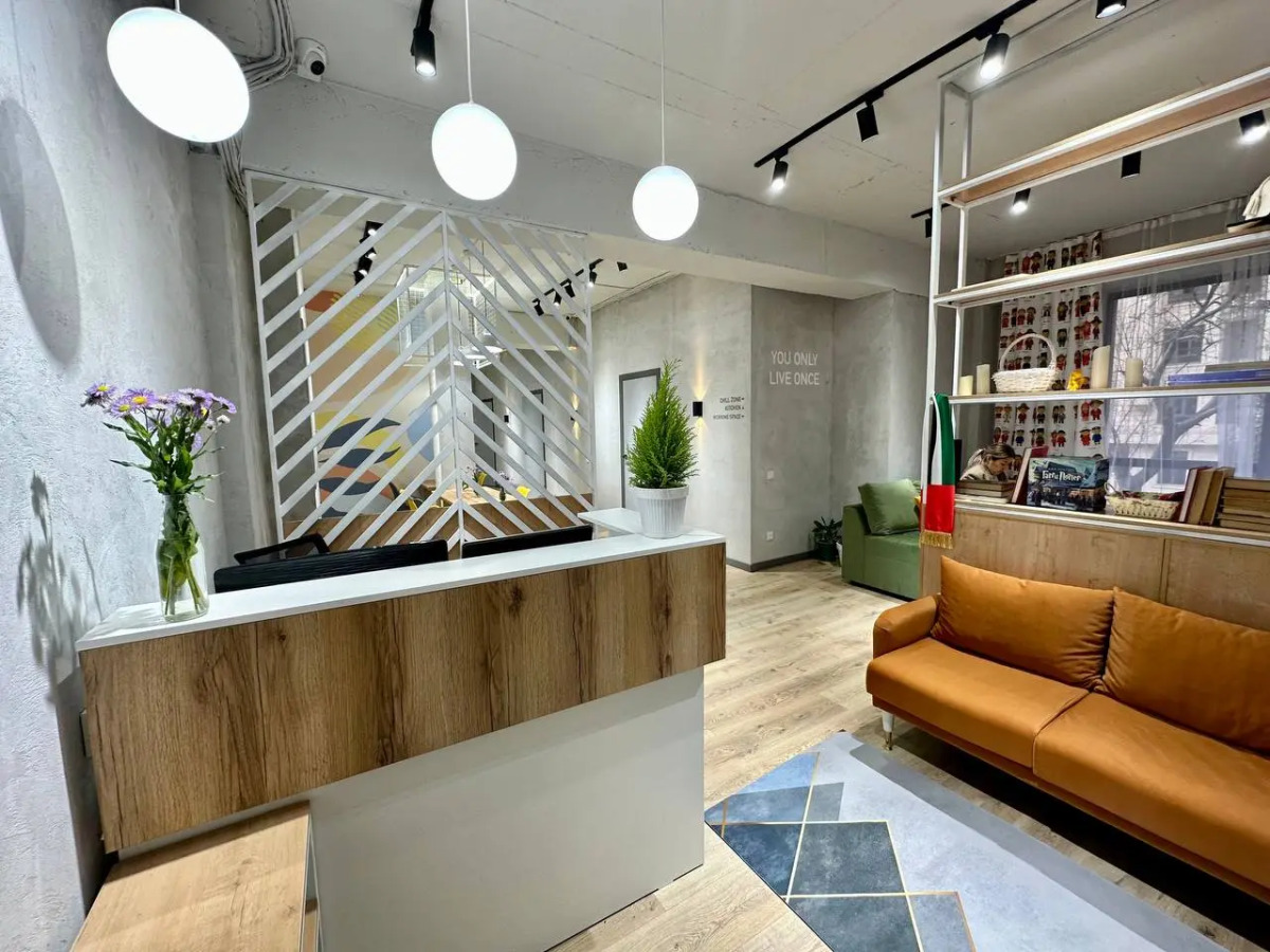 Хостел izzzi hostel Bishkek