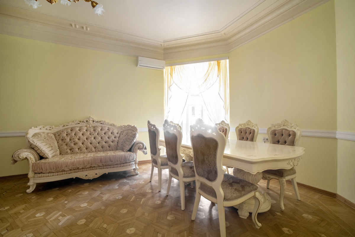 Квартира на Рубинштейна 4